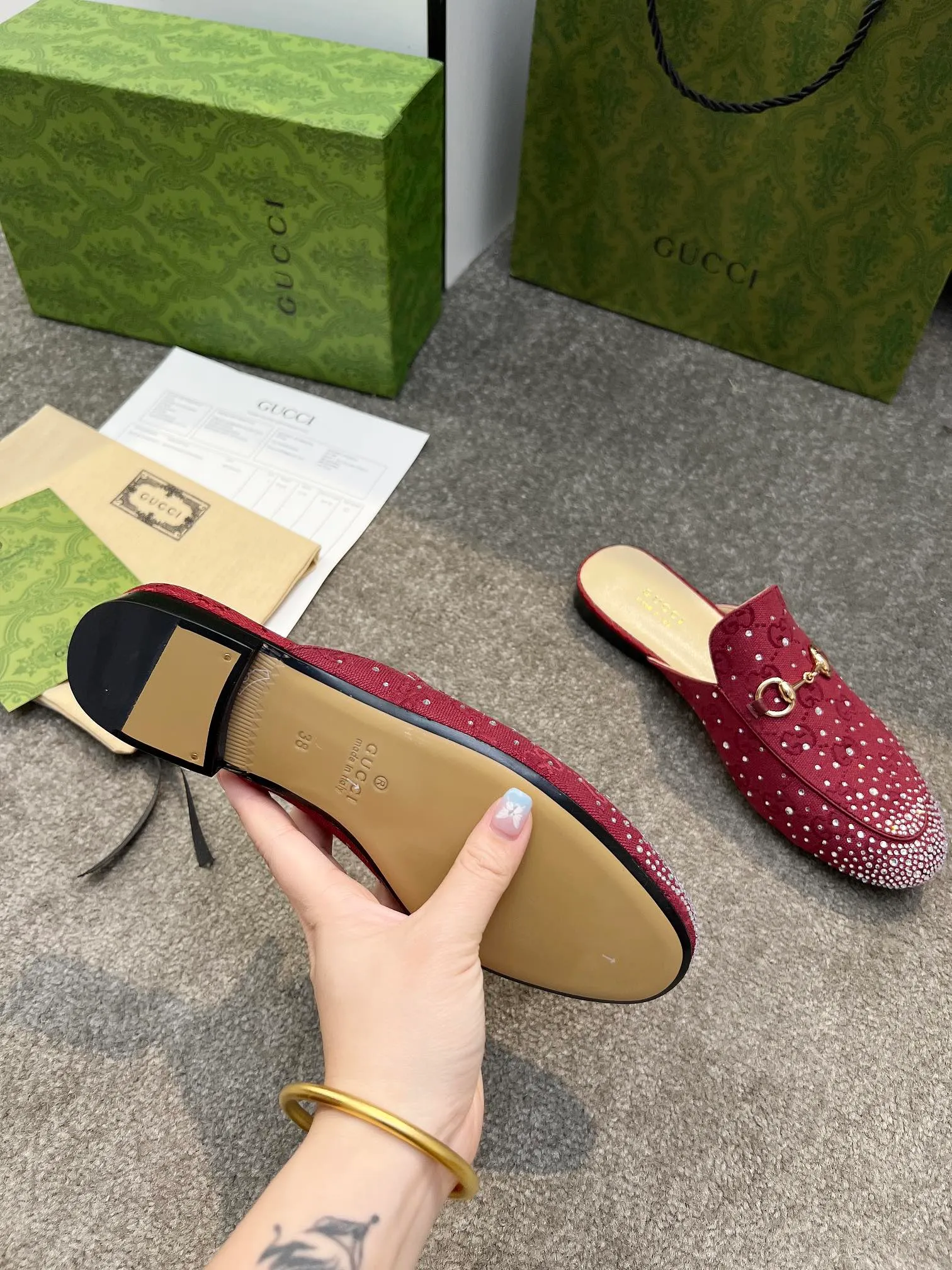 👟👟Ex-factory price 380👟👟 Genuine leather sole +50 Original quality guccisummer's latest limited edition slippers, top quality, purchased genuine development original special hot diamond process classic double G presbyopic inner sheepskin with Italian original board material and craftsmanship are the same as the original! Code number: 35-42,